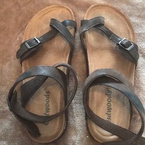🚨 Women’s brown sandals